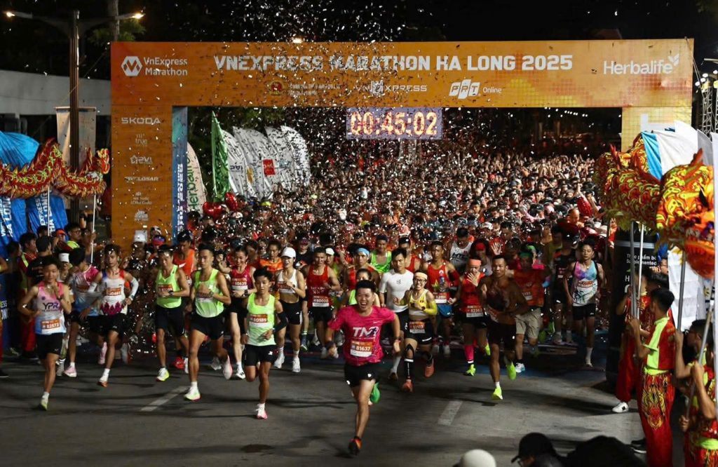 An Bình triển khai xe cứu thương và nhân viên y tế chuyên nghiệp tại VnExpress Marathon Hạ Long 2025. Đảm bảo an toàn sức khỏe cho vận động viên.

